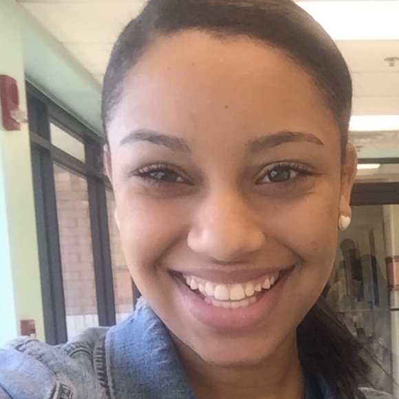 Meet your Posher, Alana - Picture 1 of 1